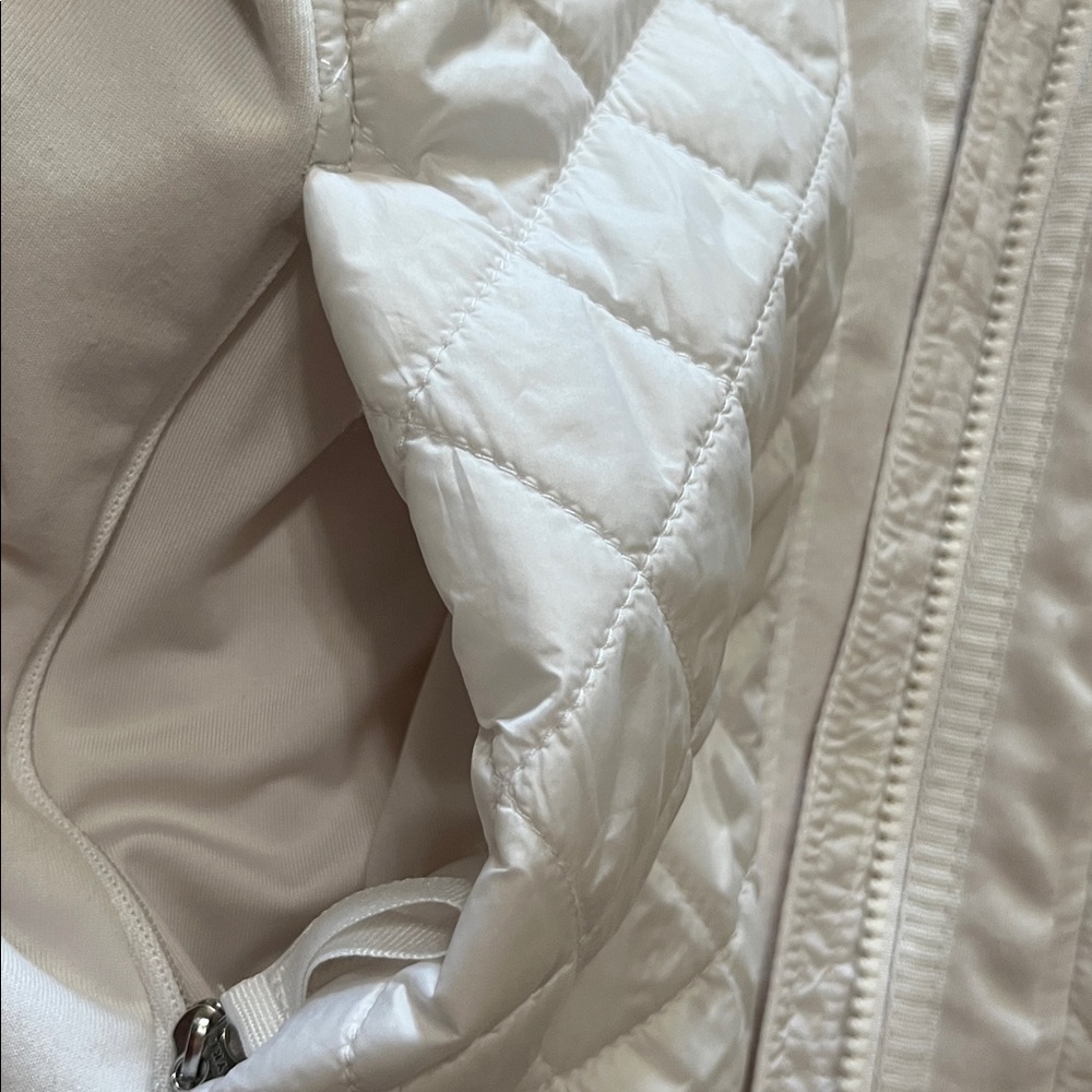 Athleta Women's white Quilted Vest - Picture 9 of 9